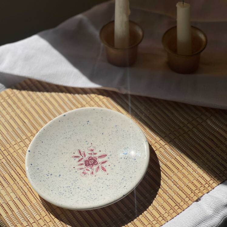 بشقاب سرامیکی 1۵ سانتی دست‌ساز طرح گل (2) | کانسپت استور خانه دلشاد 