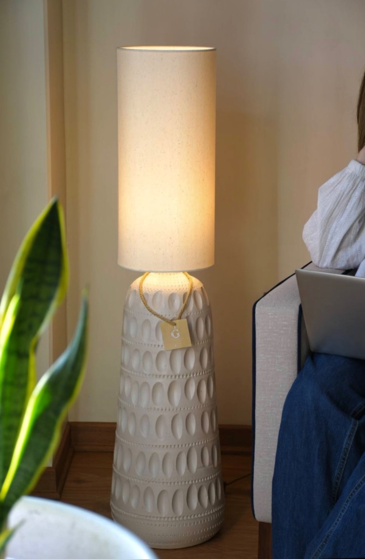آباژور زمینی مدرن | آباژور پتینه بلند زمینی | آباژور سفالی بزرگ کنار مبلی | آباژور سفید خاص مدرن