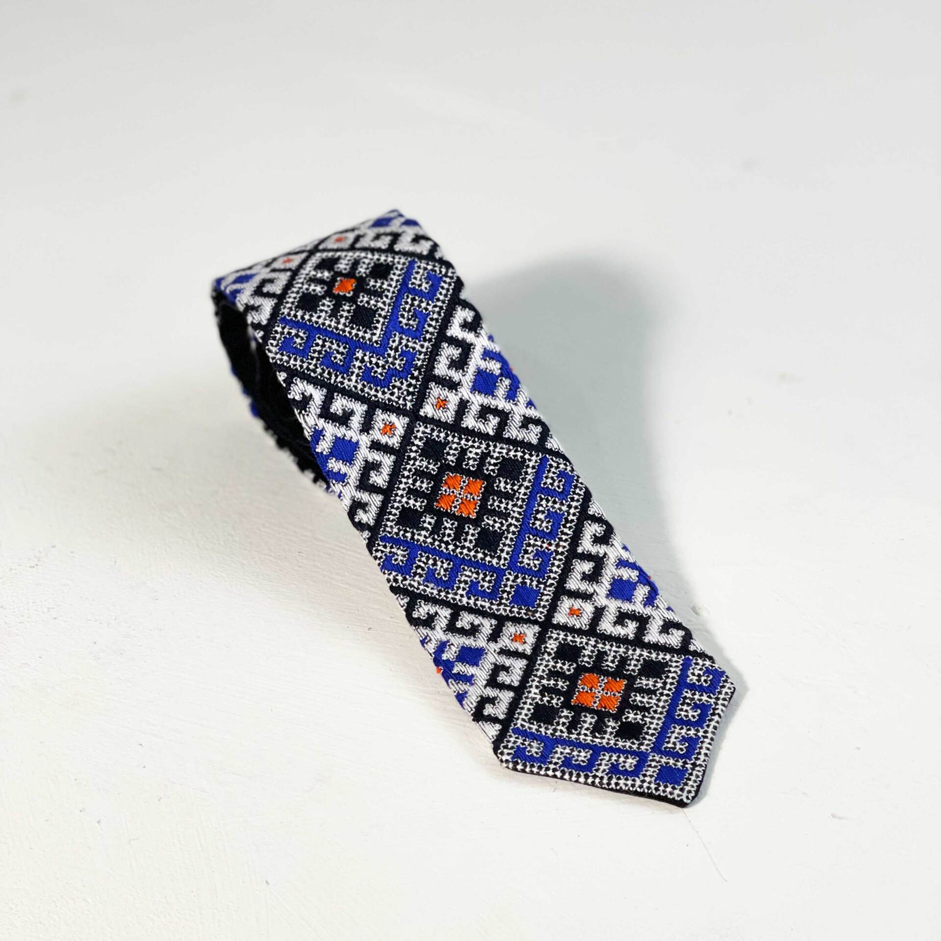  کراوات سوزن‌دوزی بلوچی ابی | دست‌دوز سنتی | کانسپت استور خانه دلشاد 