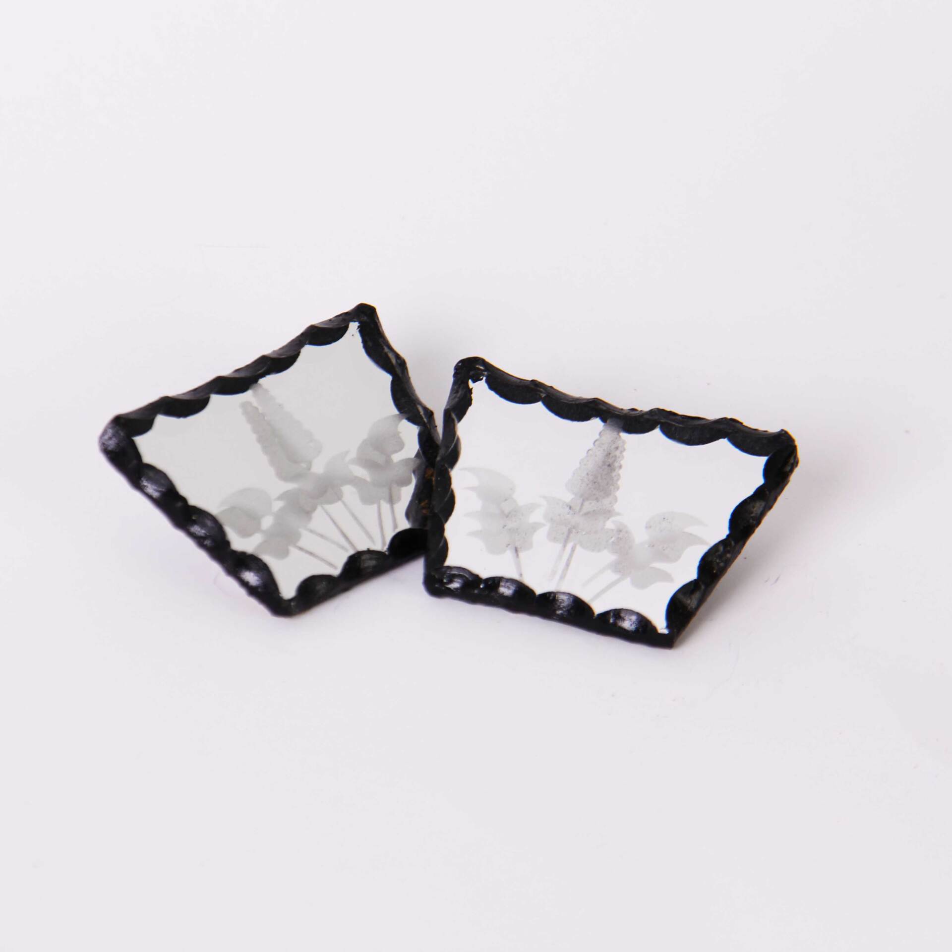  گوشواره آینه ای | گوشواره طرح ایرانی | گوشواره ترمه دوزی | گوشواره برند سرو | گوشواره مجلسی | خانه دلشاد 