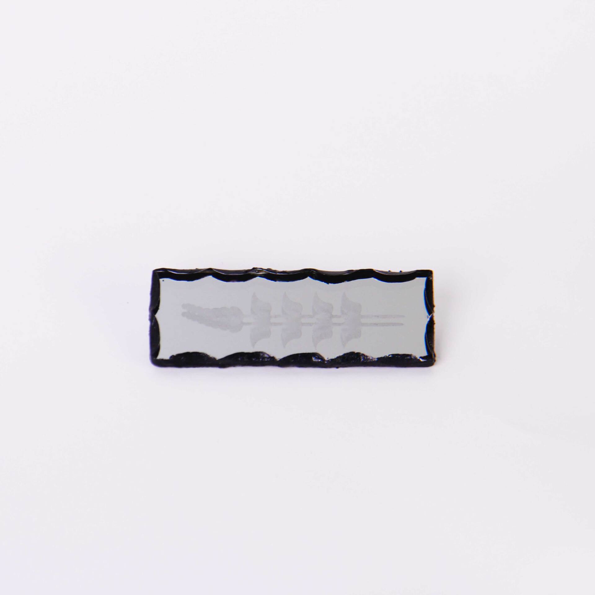  سنجاق سینه اینه ای | سنجاق سینه خاص | سنجاق سینه مدرن | سنجاق سینه شیک | سنجاق سینه متفاوت 