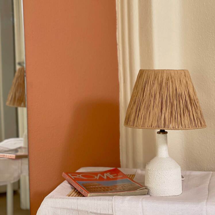 آباژور رومیزی سفالی کرم با کلاهک بافت بامبو | کانسپ استور خانه دلشاد 