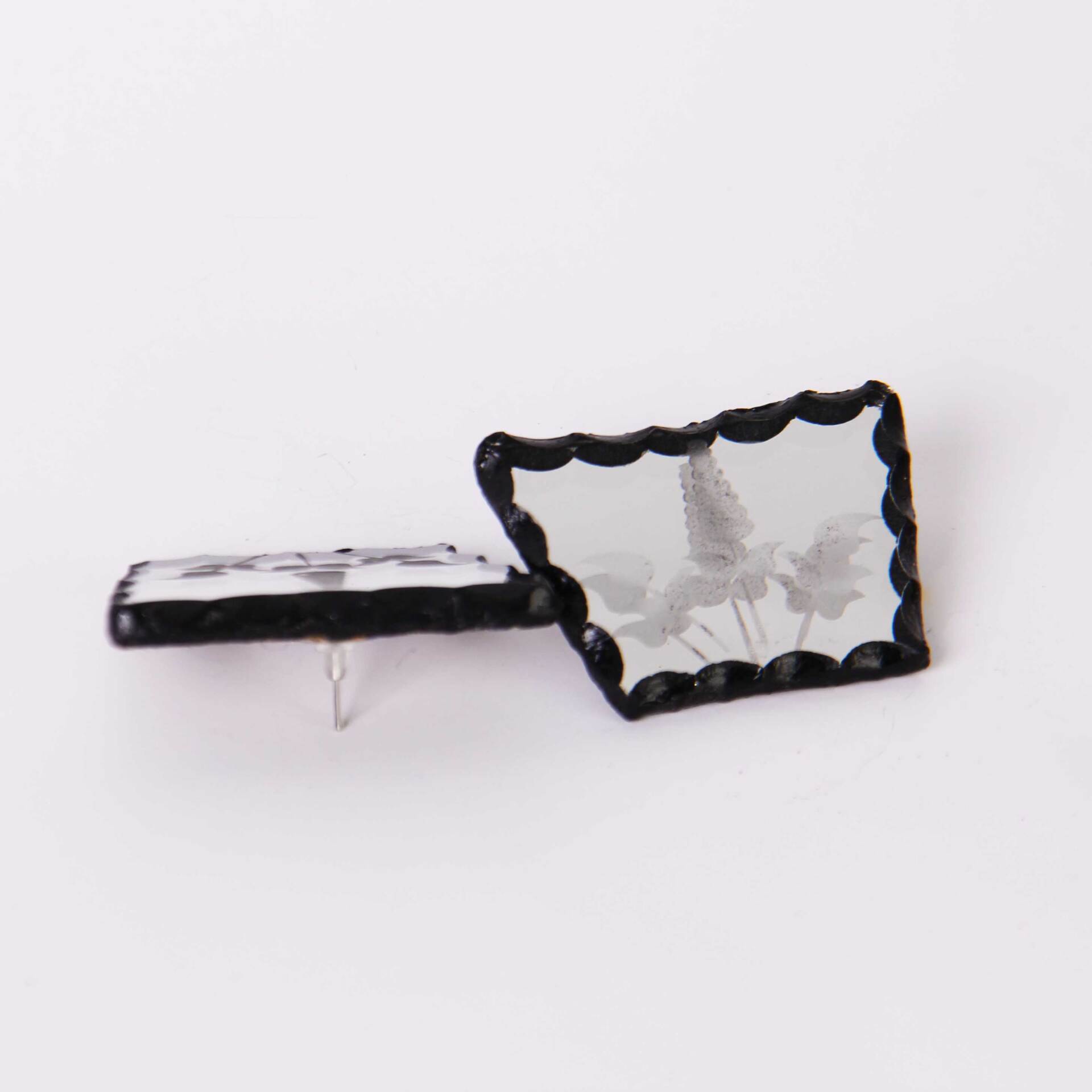  گوشواره آینه ای | گوشواره طرح ایرانی | گوشواره ترمه دوزی | گوشواره برند سرو | گوشواره مجلسی | خانه دلشاد 