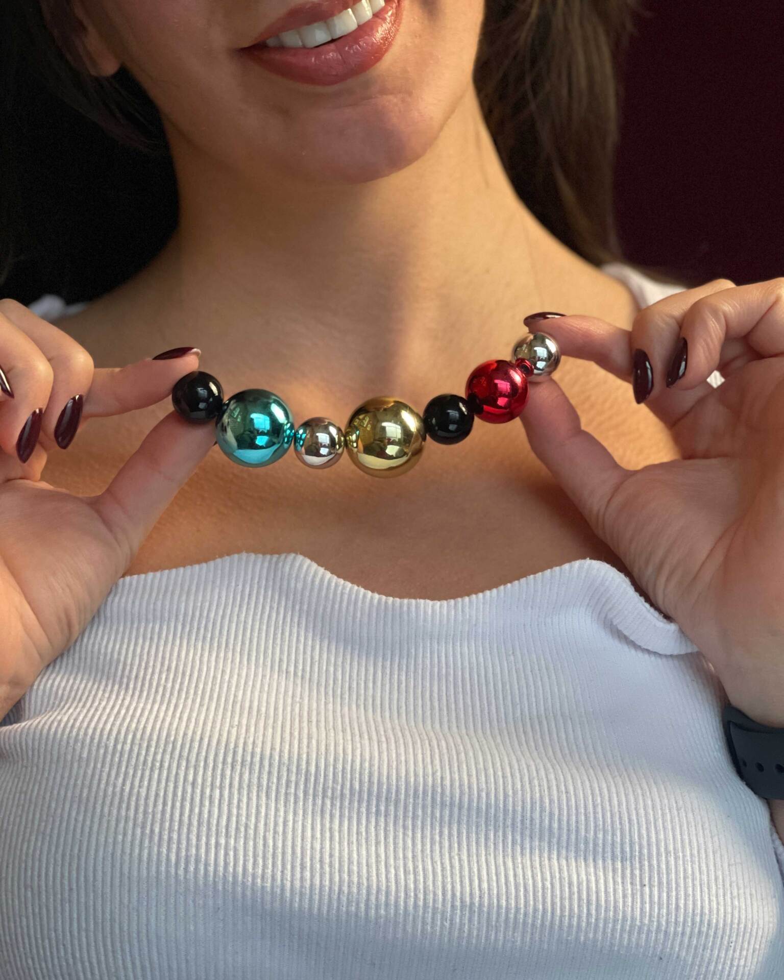  گردنبند مهره‌ای گوی رنگی فلزی براق | دست‌ساز | مناسب استایل هنری و خاص | خانه دلشاد 