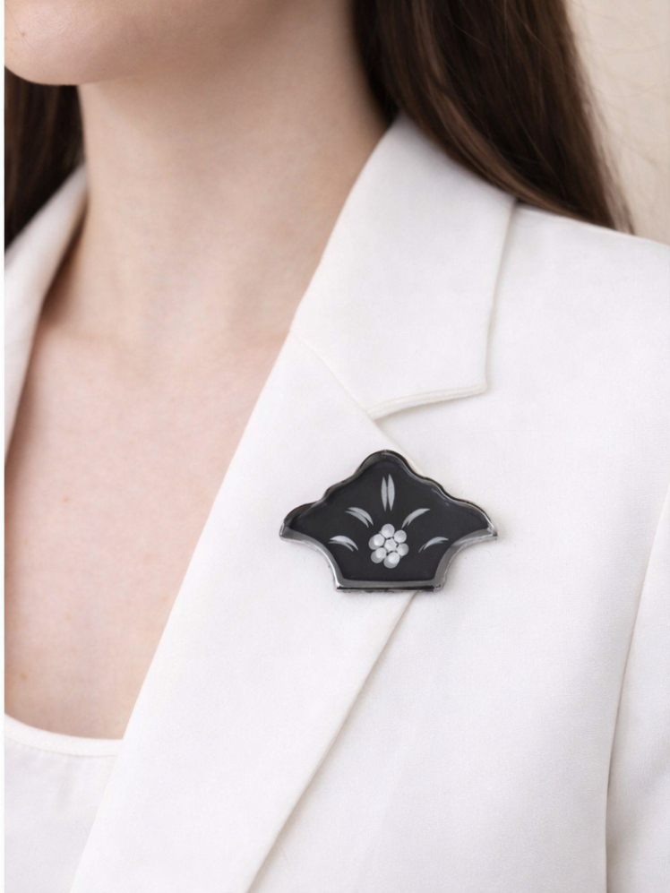 سنجاق سینه اینه ای | سنجاق سینه خاص | سنجاق سینه مدرن | سنجاق سینه شیک | سنجاق سینه متفاوت 